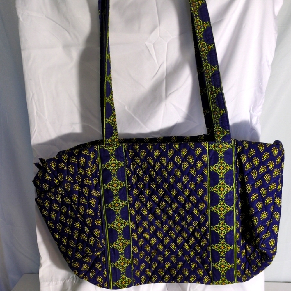 Quilted Women's Duffel Style Bag Excellent Condition